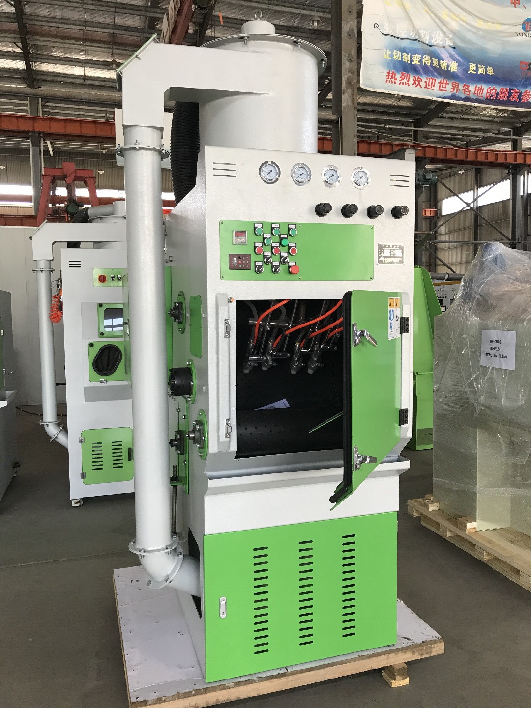 五金件自動噴砂機(jī)，履帶式噴砂機(jī)